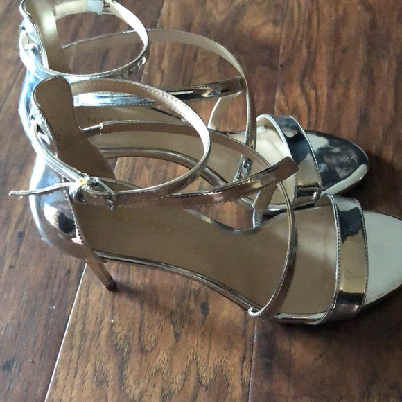 Nine West silver heels - Picture 2 of 5
